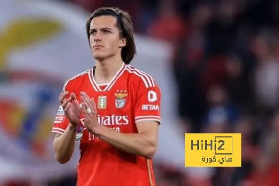 لاعب بنفيكا يرفض مانشستر يونايتد