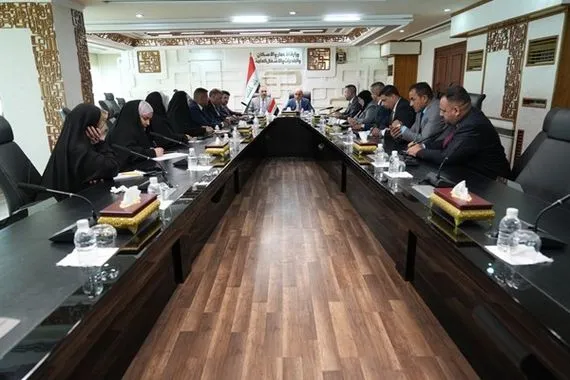 وزير الإعمار يناقش ملف الخدمات في محافظة الديوانية
