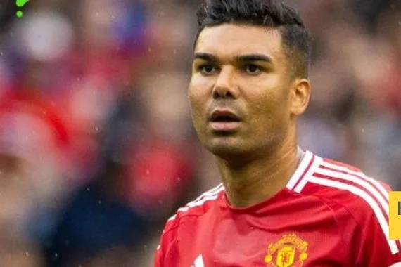 كاسيميرو ضمن أبرز لاعبي الوسط دفاعيًا هذا الموسم في الدوري الإنجليزي