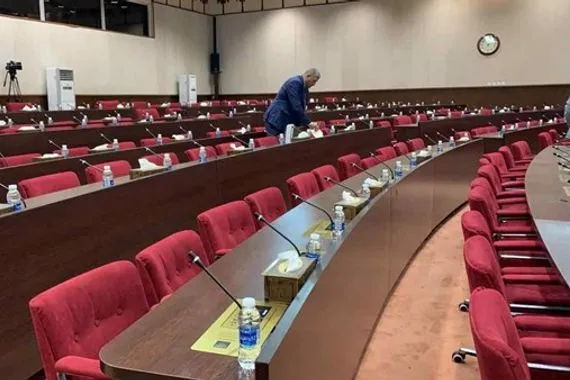 برلماني: استمرار تعطيل الجلسات قد يدفع نحو حل البرلمان نهائيًا