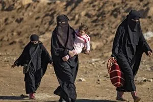 انتقال اكثر من الف عائلة ارهابية تابعة للجولاني الى دمشق