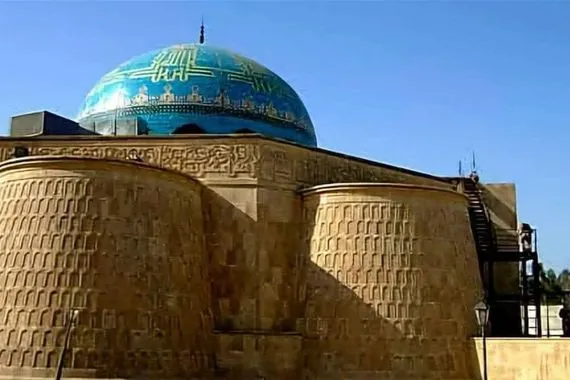 قُبّة زرقاء وسط بغداد تُشعل الجدل… ما سرّها؟