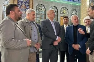 في أول خطوة دبلوماسية.. السفير العراقي يزور مرقد السيدة زينب ويتعهد بإحياء السياحة الدينية