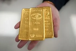 الأونصة فوق 3200 دولار .. الذهب يسجل مستوى قياسياً جديداً