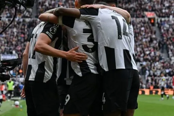 نيوكاسل يحقق إنجازًا نادرًا على مانشستر يونايتد