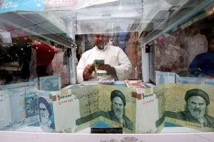 بعد مفاوضات مسقط: التومان الإيراني يقفز أمام الدولار وسط أجواء تفاؤل حذر