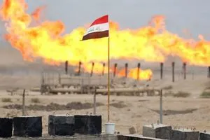خبير مالي: تهاوي أسعار النفط يهدد موازنة العراق ويستدعي تنويع مصادر الاقتصاد