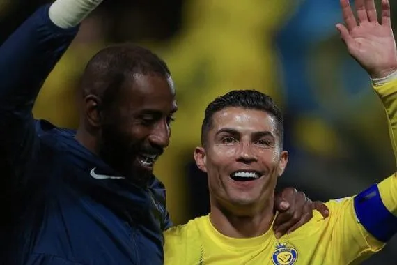 ماذا طلب رونالدو من وليد عبدالله عند انضمامه إلى النصر؟