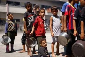 وسط استمرار الحصار.. أكثر من 60 ألف طفل في غزة مهددون بالموت جوعاً