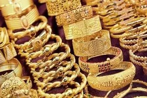 الذهب يسجل مستوى تاريخيًا جديدًا ويقترب من حاجز 3400 دولار للأونصة