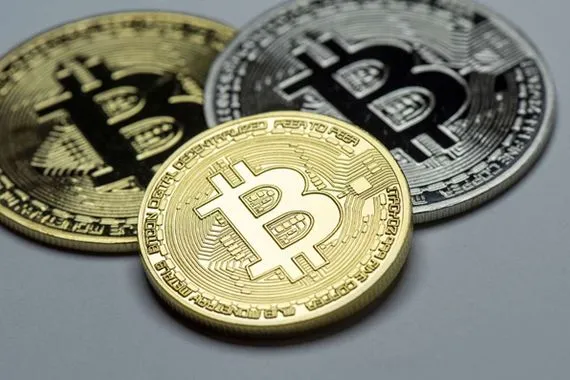 عملة "البيتكوين" ترتفع فوق 94 ألف دولار