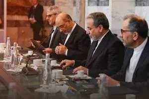 أجواء إيجابية تخفي صراعاً نووياً محتدماً: إيران تصر وأمريكا تتراجع