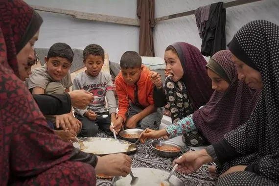 صحيفة أمريكية: الحصار الإسرائيلي جعل الفلسطينين يكافحون لاطعام عائلاتهم