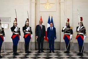 فرنسا تسلح العراق.. ووزير الدفاع يبحث التعاون الأمني في باريس