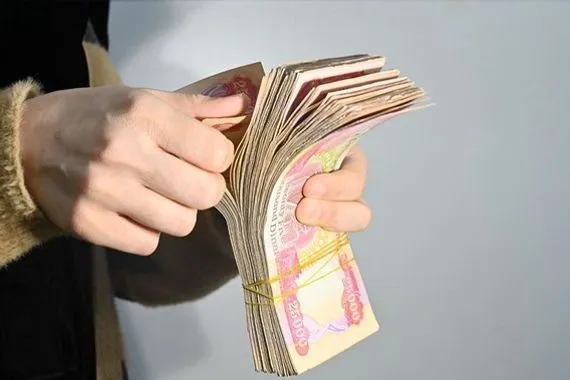اقتصادي: السيولة النقدية متوفرة ومزاد العملة يزيد تعزيزها لدى المصارف