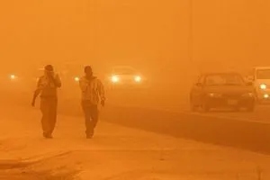 أكثر من 300 حالة اختناق إثر عاصفة ترابية تضرب 20 مدينة في ديالى