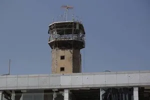 مطار صنعاء الدولي يخرج عن الخدمة بفعل الاعتداءات الصهيونية