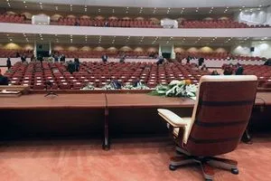 نائب يدعو الكتل السياسية إلى تفعيل دورها والابتعاد عن الانشغال المبكر بالانتخابات