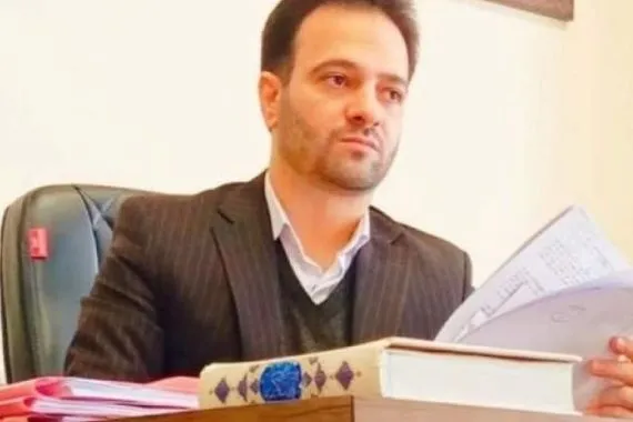 بسلاح ابيض.. اغتيال أحد القضاة البارزين في إيران