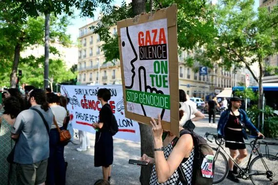 سفينة أسطول الحرية تقترب من غزة