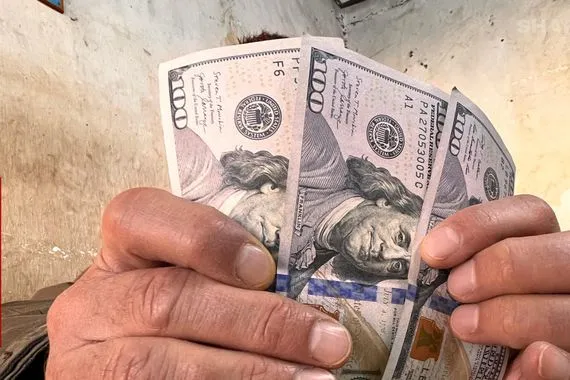 الدولار الأمريكي يتجه نحو تسجيل خسائر للأسبوع الثاني توالياً شفق نيوز