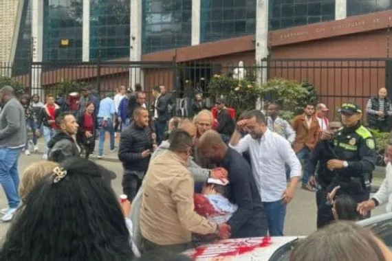 كولومبيا تعرض السيناتور ميغيل أوريبي لإطلاق نار خلال مؤتمر انتخابي