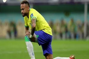 نيمار يصاب بكورونا ويغيب عن سانتوس مؤقتًا