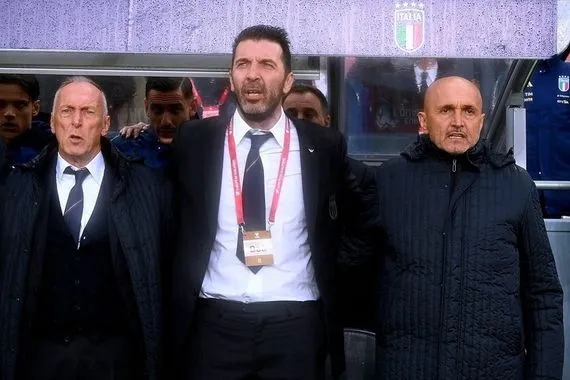 مدرب منتخب إيطاليا يعلن إبلاغه بقرار إقالته