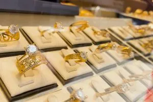 أسعار الذهب مستقرة على ارتفاع في الأسواق العراقية