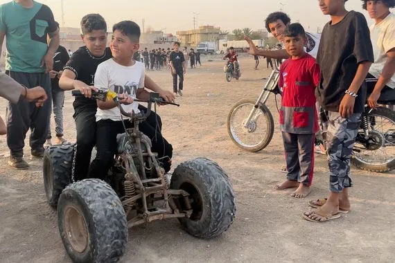 فيديو ماكو بنات ومرتاحين مغامرة الفتيان بربع دينار على دراجات قلعة صالح