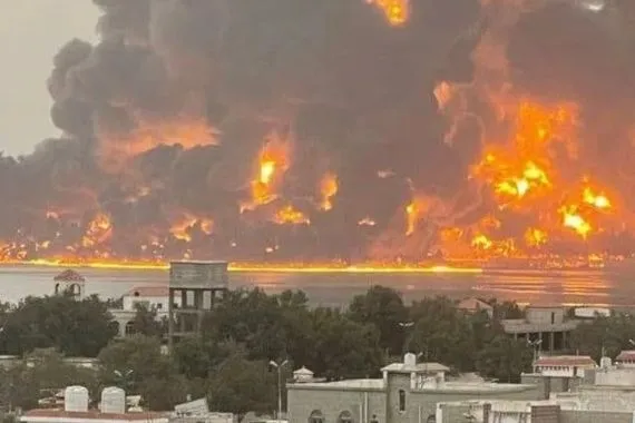 عدوان إسرائيلي يستهدف ميناء الحديدة غربي اليمن