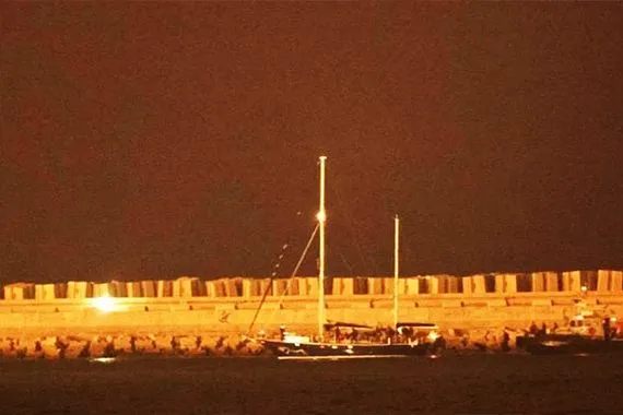 بعد قرصنتها السفينة مادلين تصل ميناء أسدود قناة العالم الاخبارية