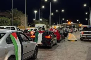 قافلة الصمود لكسر حصار غزة تدخل ليبيا متجهة إلى مصر قناة العالم الاخبارية