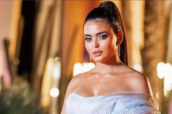 أسماء جلال تنشر صورًا جديدة من زفاف أمينة خليل في اليونان