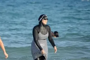 البوركيني يطفو قسراً على الشواطئ السورية