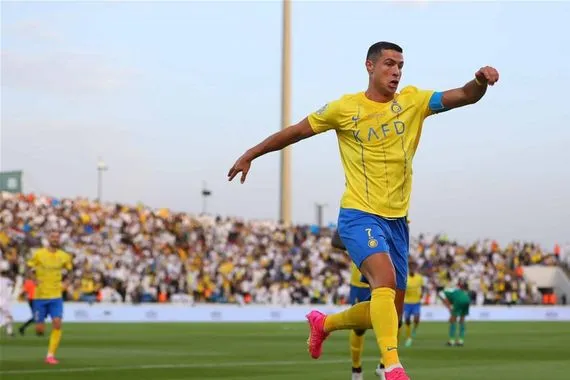 لموسم إضافي رونالدو يجدد عقده مع النصر