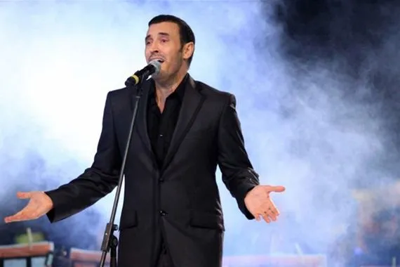 الفنانة يسرا والقيصر كاظم الساهر يتصدران الترند ما قصة الصورة المنتشرة