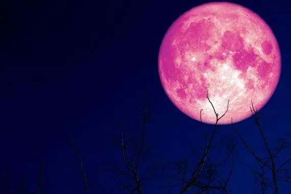 ترقبوا قمر الفراولة في السابعة مساء ظاهرة فلكية في سماء العراق