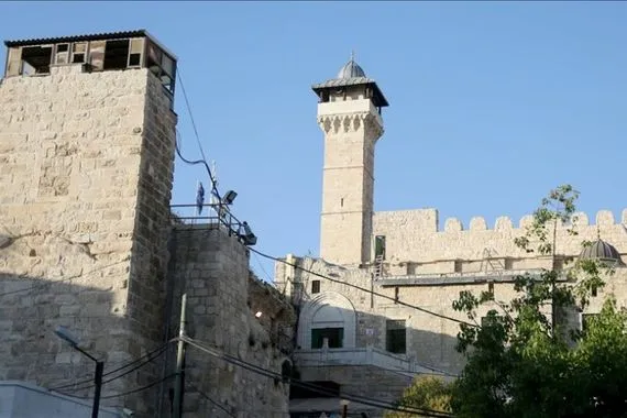 سلطات الاحتلال تغلق لوحات الكهرباء بالمسجد الإبراهيمي في الخليل قناة العالم الاخبارية