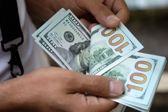 تذبذب في سعر صرف الدولار مع بداية التدوال الصباحي
