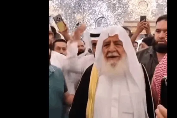 العرعور يدخل مرقد السيدة زينب ع ويقول ليس لدينا يقين انك مدفونة هنا فيديو