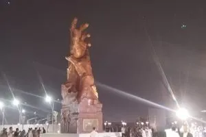 افتتاح نصب بمناسبة عيد الغدير في النجف