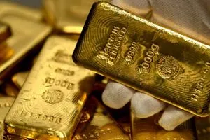 الذهب يرتفع مع ضعف الدولار وتصاعد توترات المنطقة