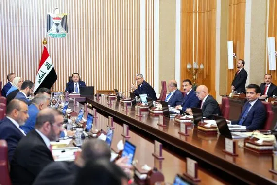 مجلس الوزراء يفرض رسماً كمركياً إضافياً على علب الألمنيوم لمشروبات الطاقة والغازية والعصائر