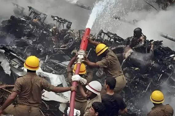 تحطم طائرة هندية في مانغالور يودي بحياة 158 شخصًا ونجاة 8 ركاب