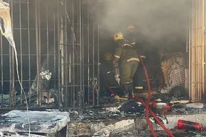 حريق ضخم يلتهم مجمعاً تجارياً وسط النجف