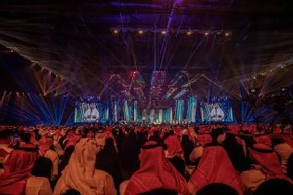 عبده يتلقى تهاني عيد ميلاده بحفل الخبر أرينا