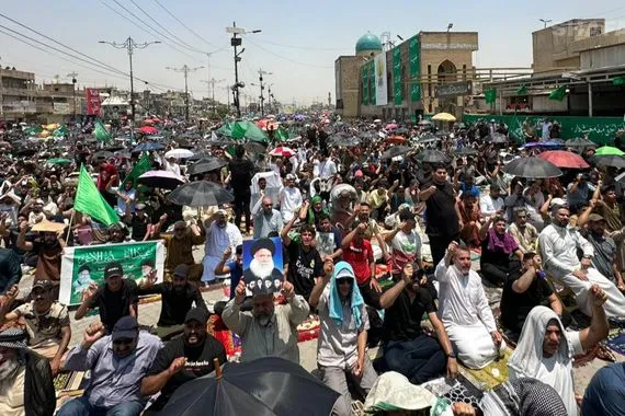 الإغماء يهيمن على صلاة جمعة الصدريين في بغداد صور شفق نيوز