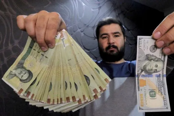 مآسي اقتصاد إيران تتعمق والعملة تتهاوى بعد الضربة الاسرائيلية