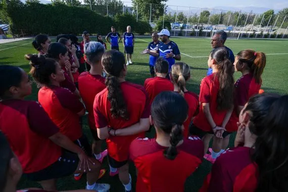 اتصالات عراقية لإعادة وفد منتخب السيدات من إيران